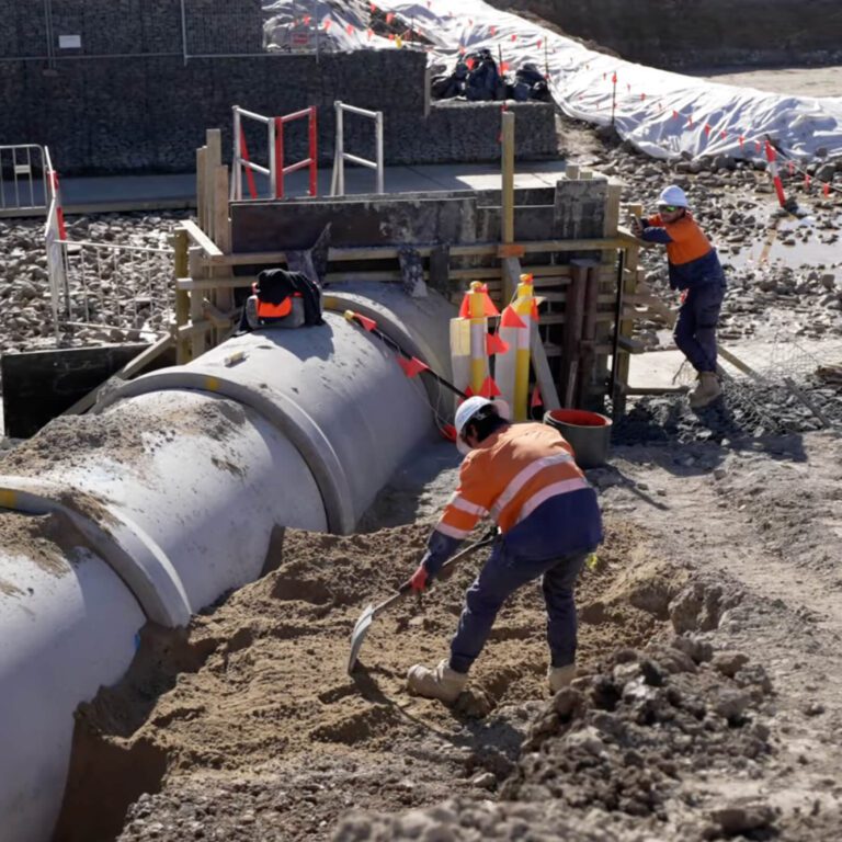 Tradeconnex workers on site on a pipelaying project